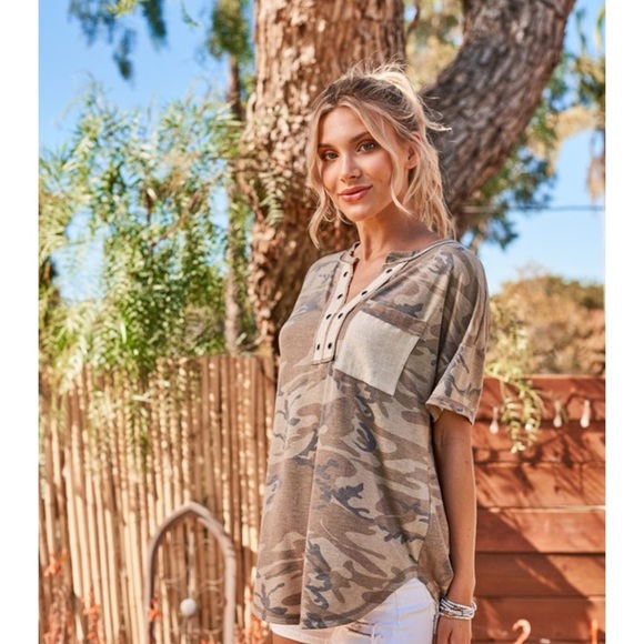 V-Neck Camo Tee Leggings Top Oversized Tees Basic Casual Women’s Tops - Picture 3 of 9